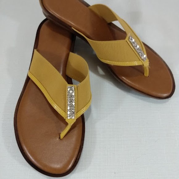 Flip flop sandals with gold tone accented  with silver tone studs and rhinestone - Picture 4 of 4